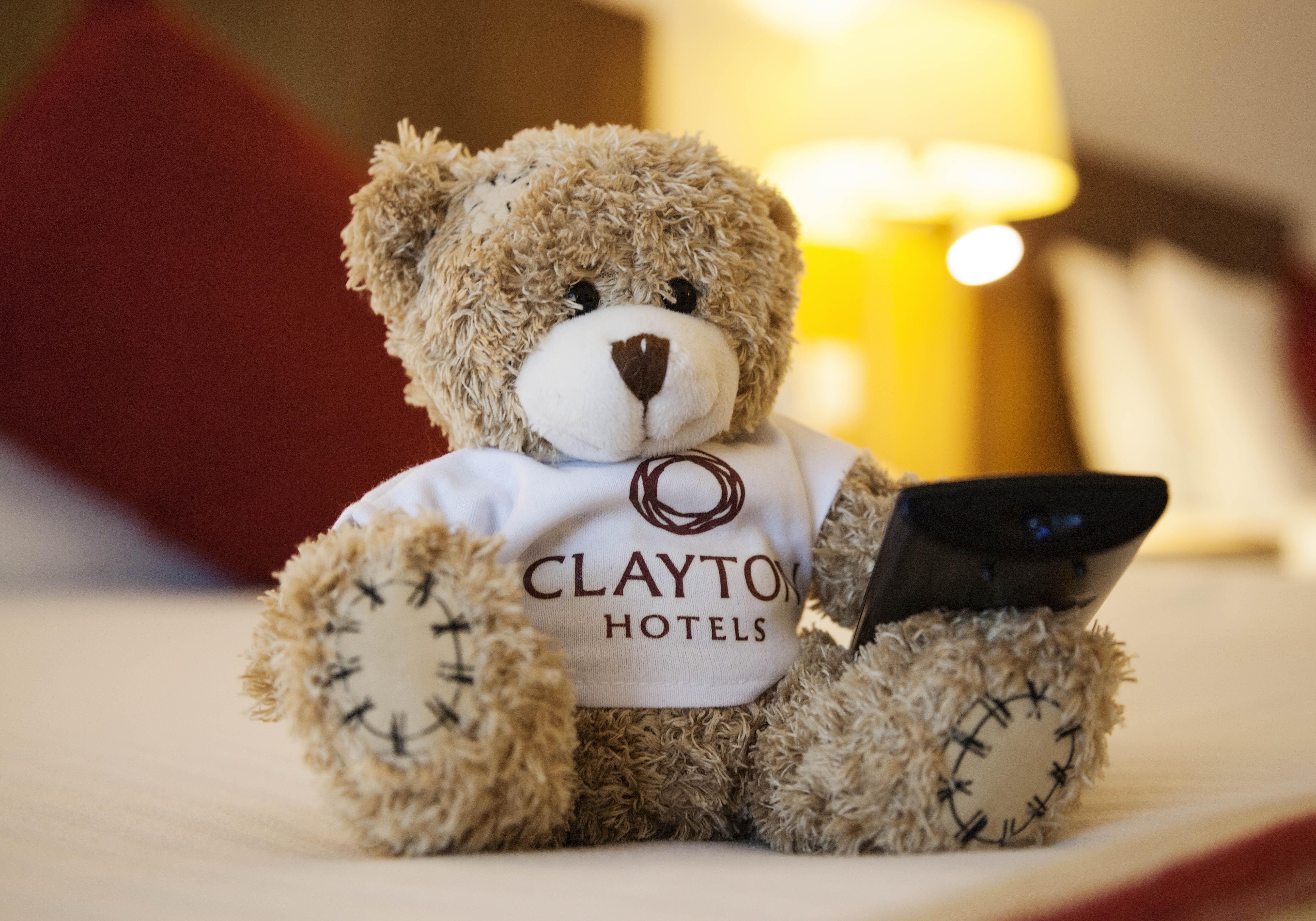 Clayton Hotel Cardiff Lane Dublin Exterior foto